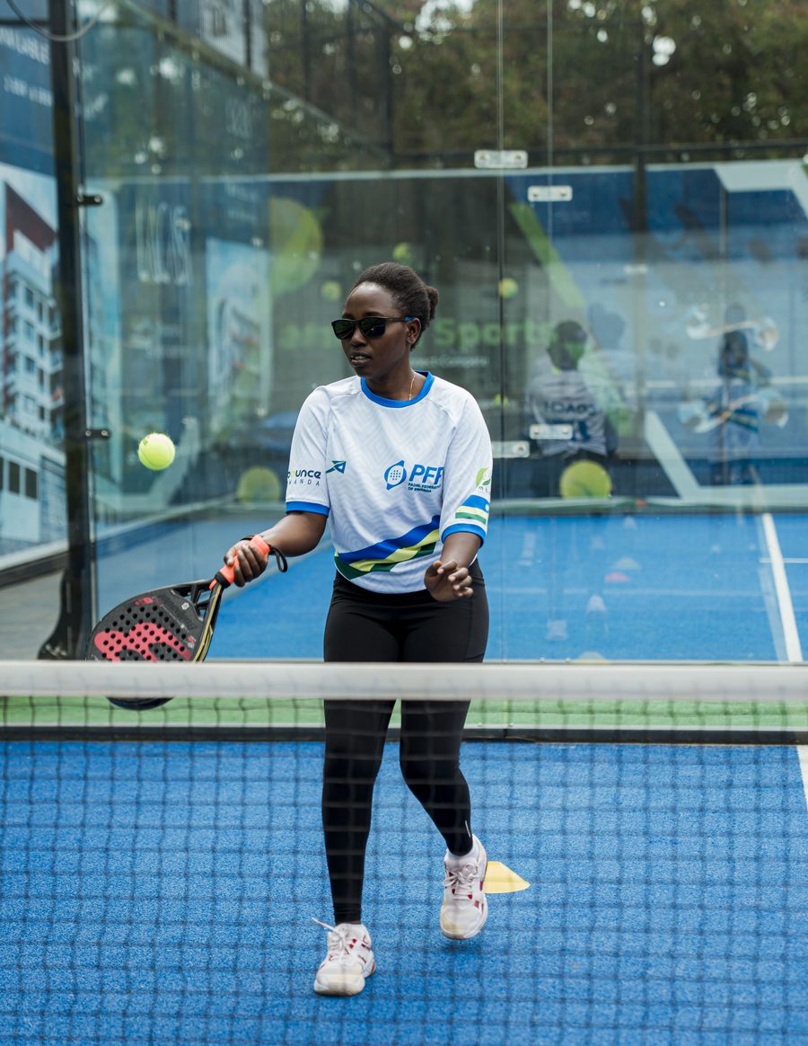 Mamba coach with racket